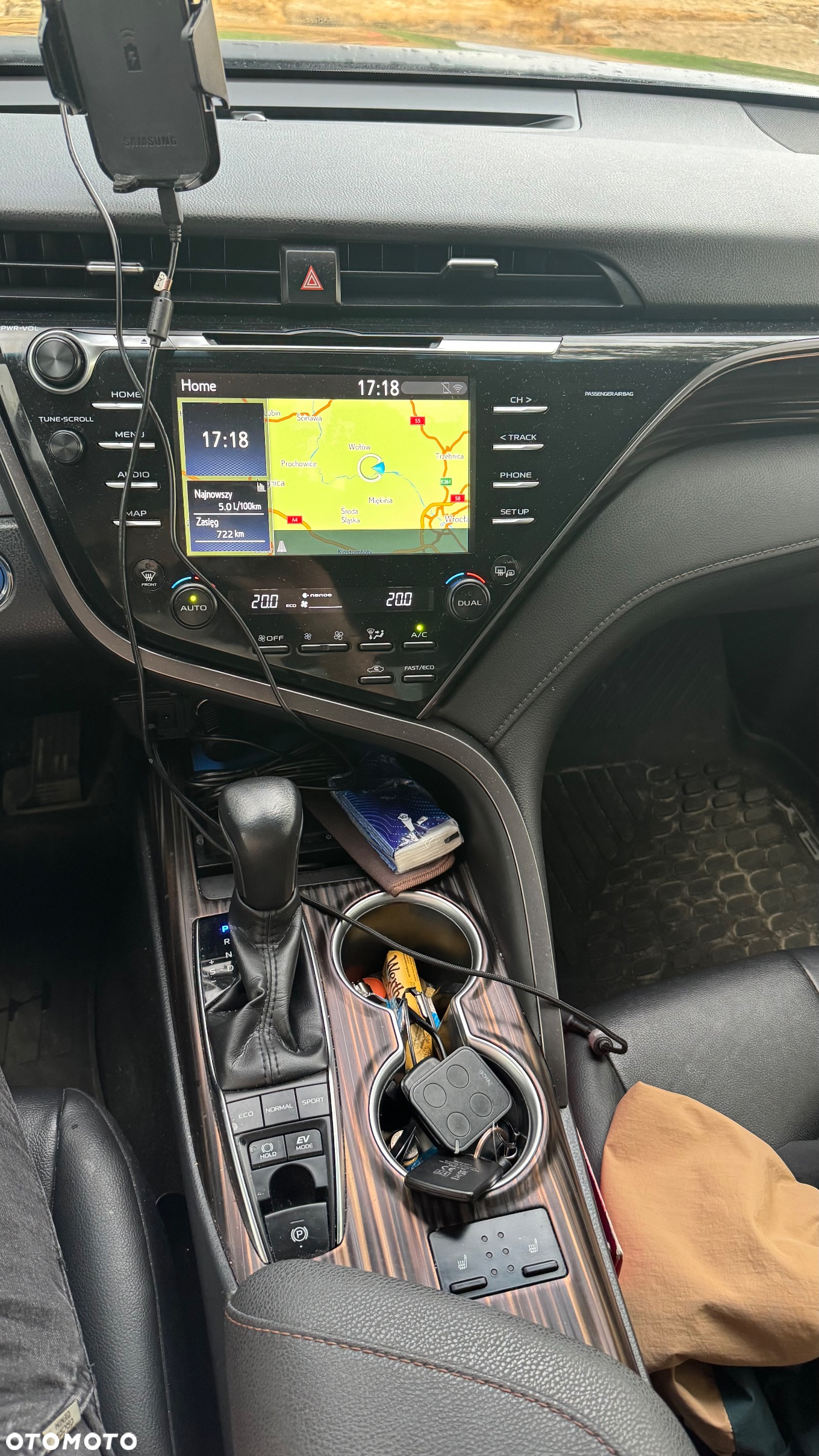 Toyota Camry 2.5 Hybrid Executive CVT - 17
