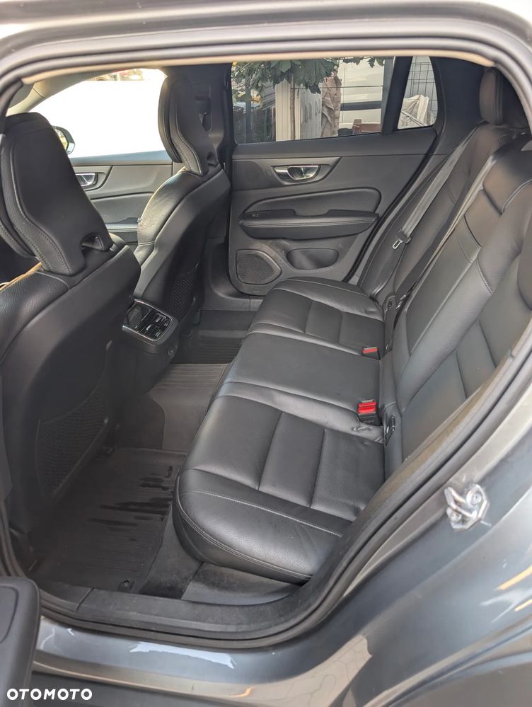 Volvo V60 Cross Country - 13