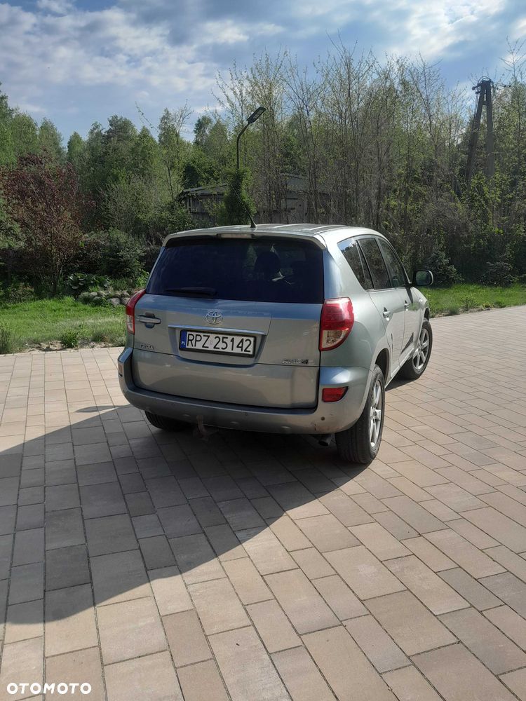 Toyota RAV4 - 4