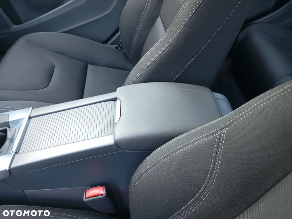 Volvo V60 D4 Momentum - 20