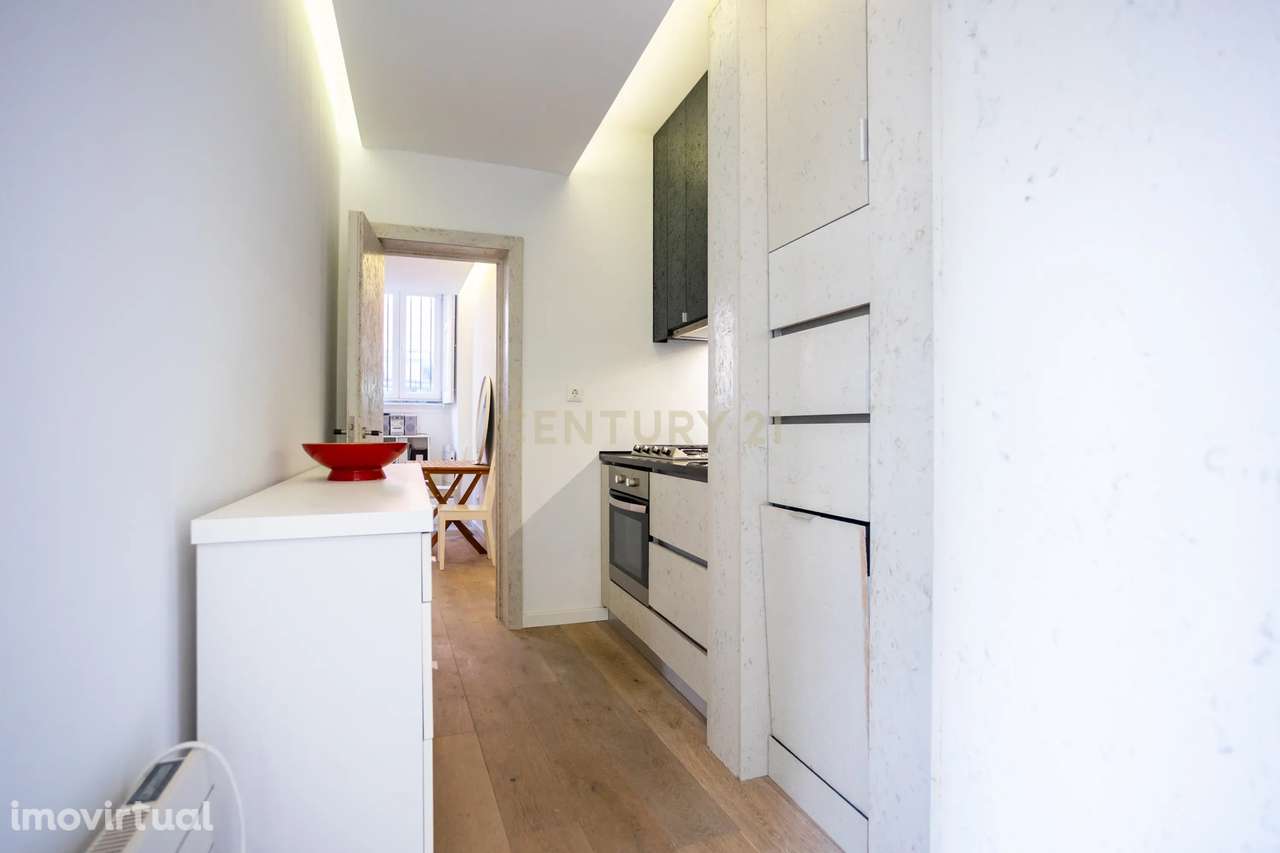 Apartamento T1+1 com logradouro a venda em Campo de Ourique! - Grande imagem: 5/21