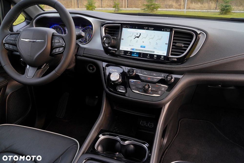 Chrysler Pacifica - 28