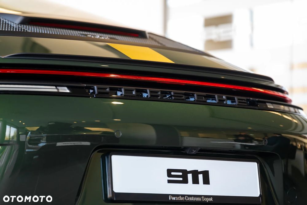 Porsche 911 GT3 Touring PDK - 7