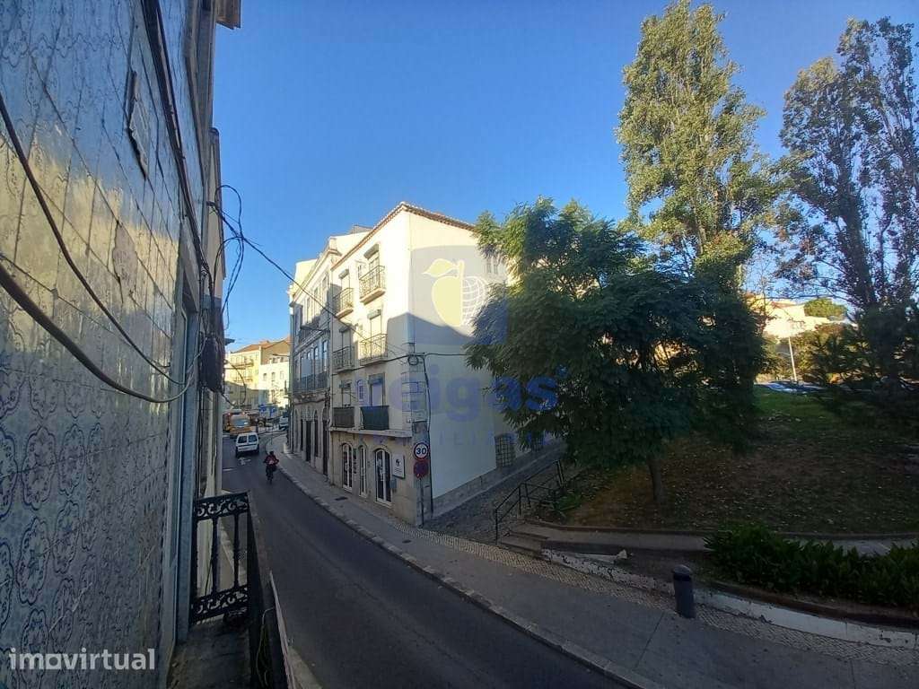 Prédio para remodelar localizado na Freguesia de Alcântara - Grande imagem: 3/35