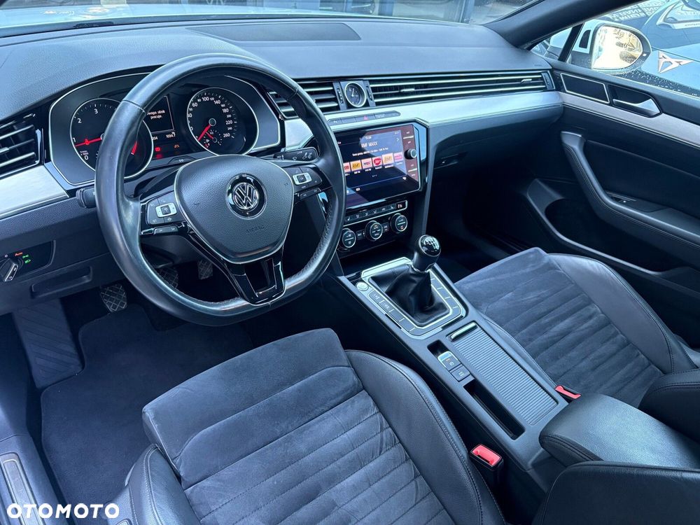 Volkswagen Passat - 12