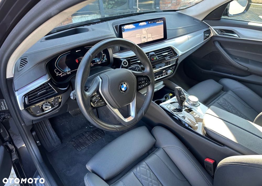 BMW Seria 5 530e xDrive PHEV M Sport - 10
