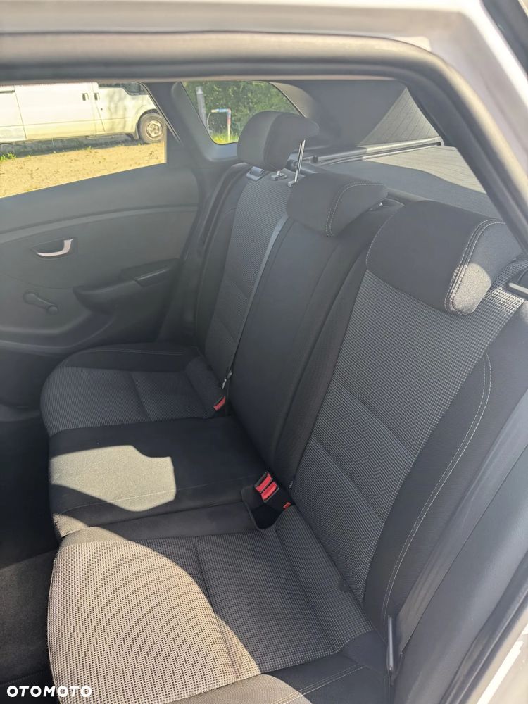 Hyundai i30 1.6 Comfort - 13