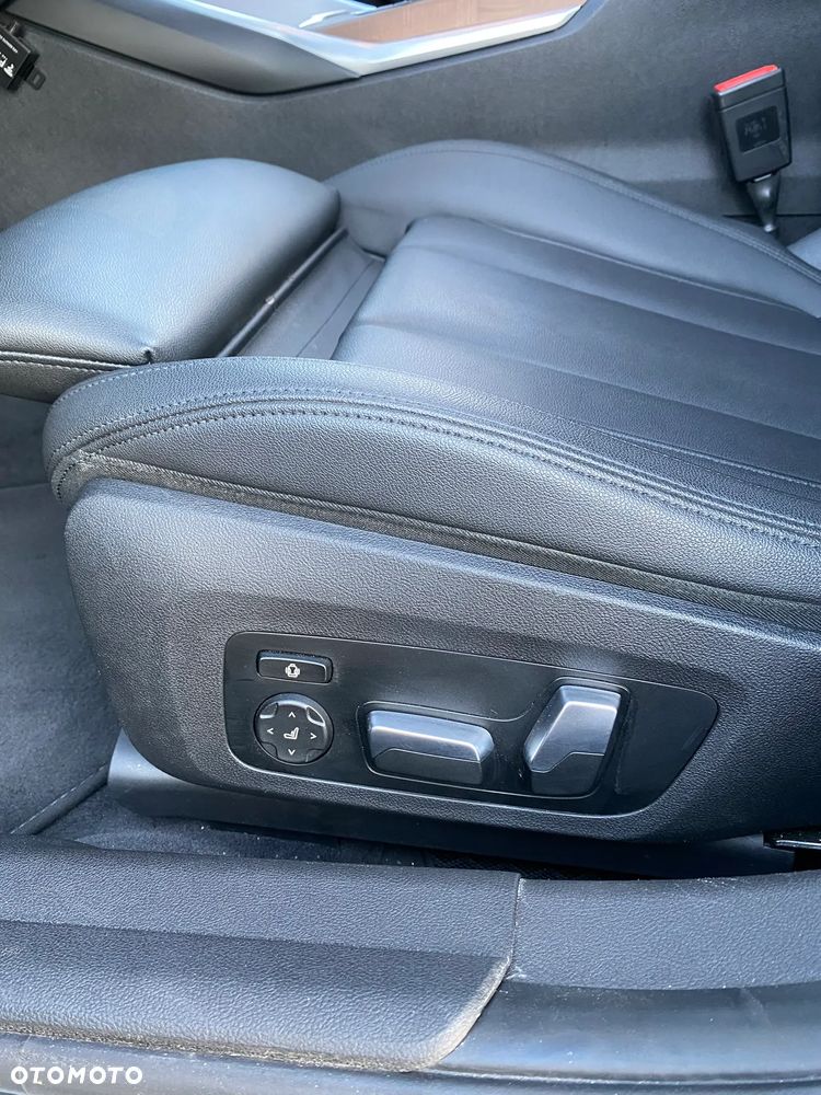 BMW Seria 3 330i M Sport - 22