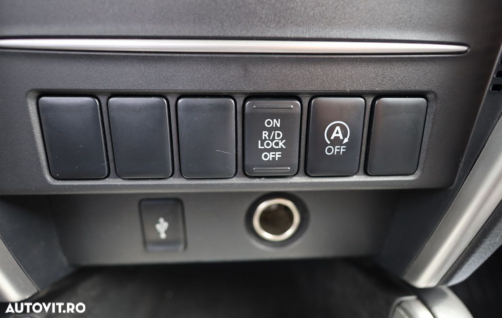 Mitsubishi L200 Double Cab 2.2 DI-D A/T Intense - 23