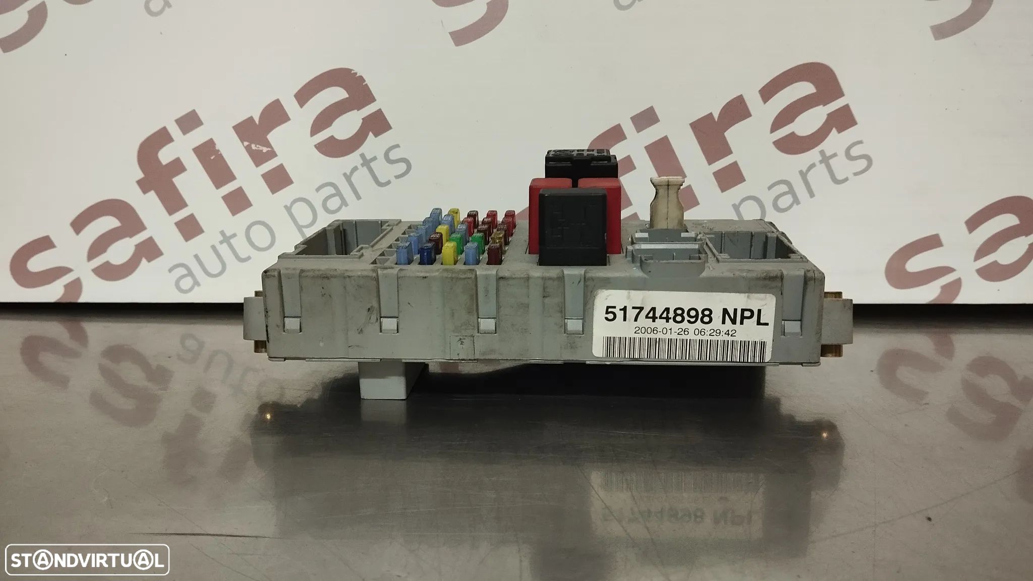 CAIXA DOS FUSIVEIS FIAT PUNTO / DOBLO REF. 51744898 46520600 - 1