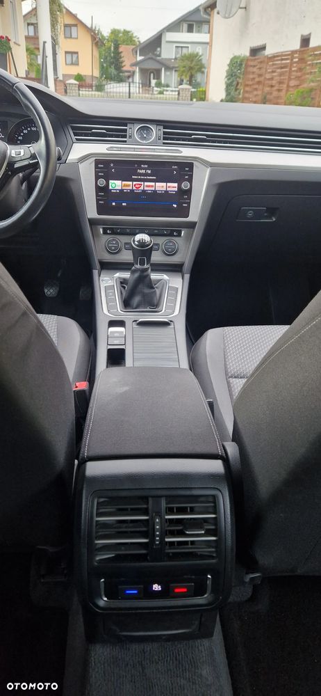 Volkswagen Passat 2.0 TDI SCR Trendline - 10