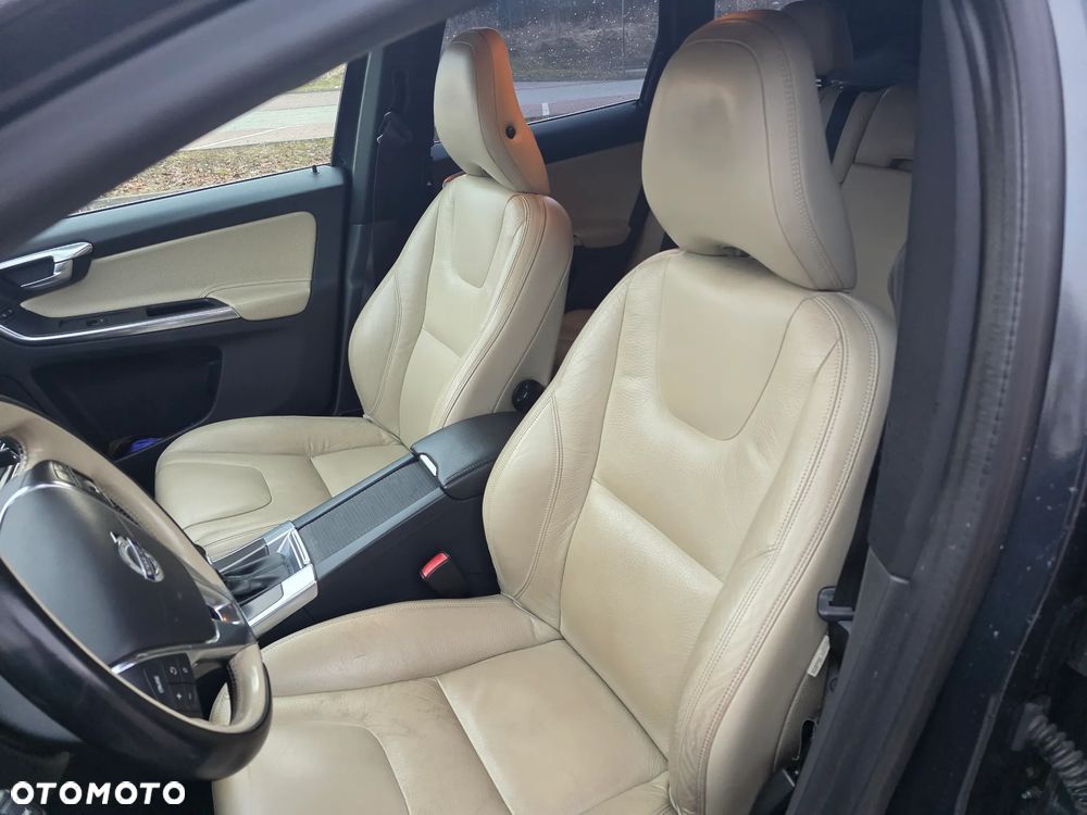 Volvo XC 60 2.4D AWD Summum - 13
