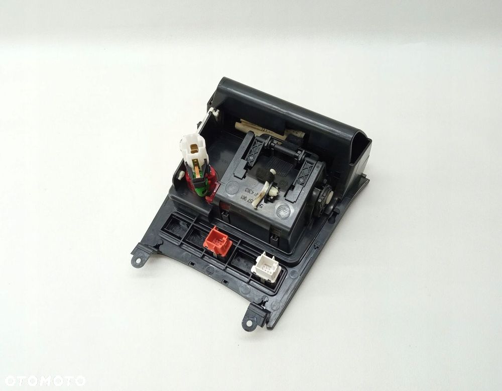 SCHOWEK PANEL PRZYCISKÓW VW SCIROCCO III - 3