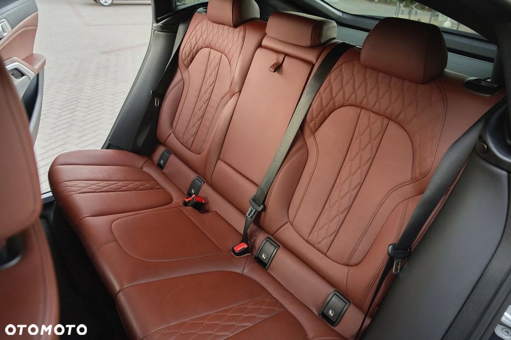 BMW X6 M50i - 25