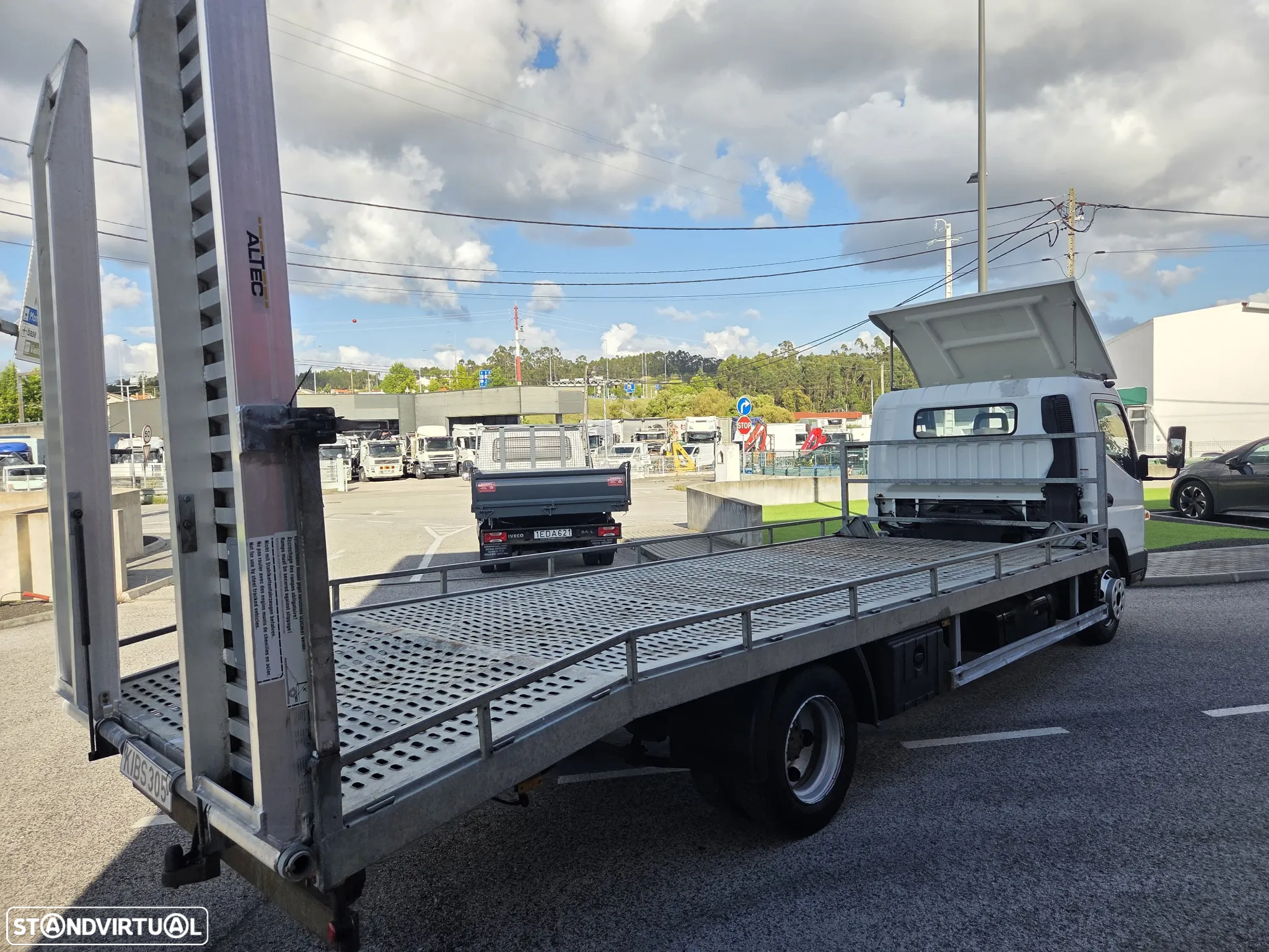 Mitsubishi Canter 7C15 7500kgs estrado porta carros e maquinas - 7