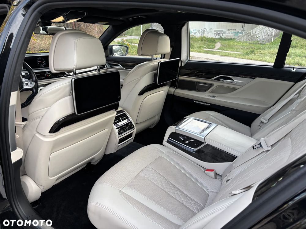 BMW Seria 7 750Li xDrive - 22