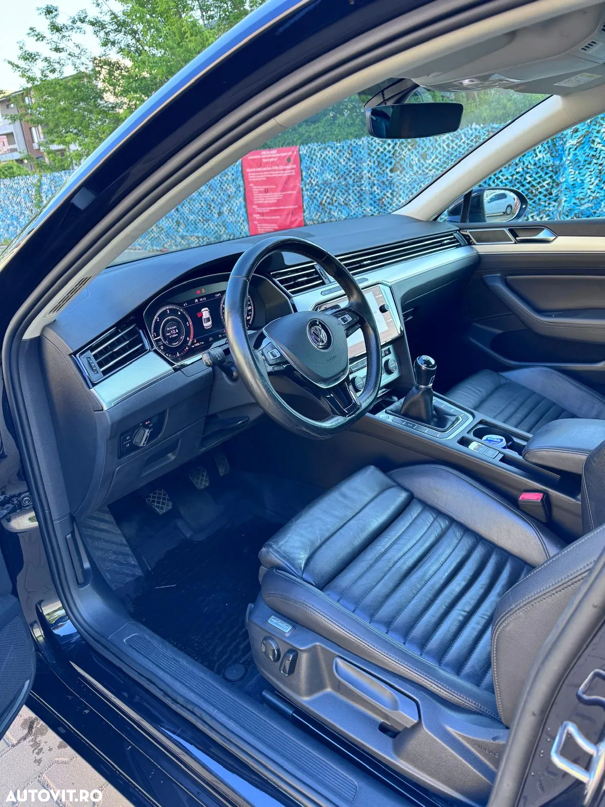 Volkswagen Passat 1.6 TDI Comfortline - 10