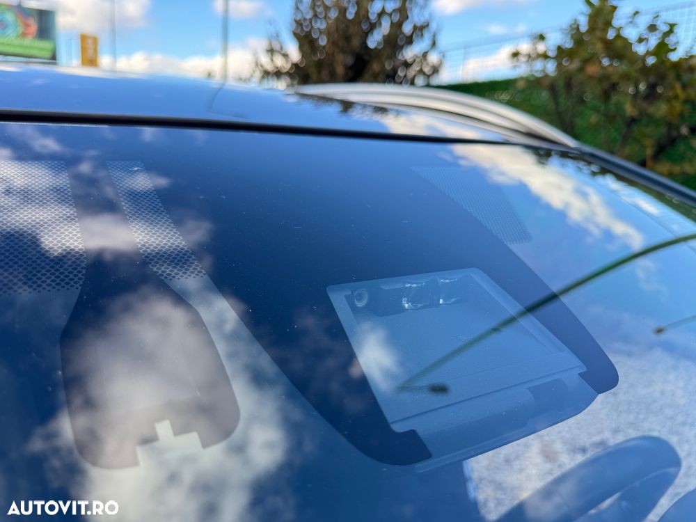 Toyota Auris 1.8 L VVT-i Hybrid Sol + - 36