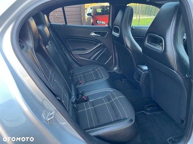 Mercedes-Benz GLA 220 CDI 4Matic 7G-DCT - 15