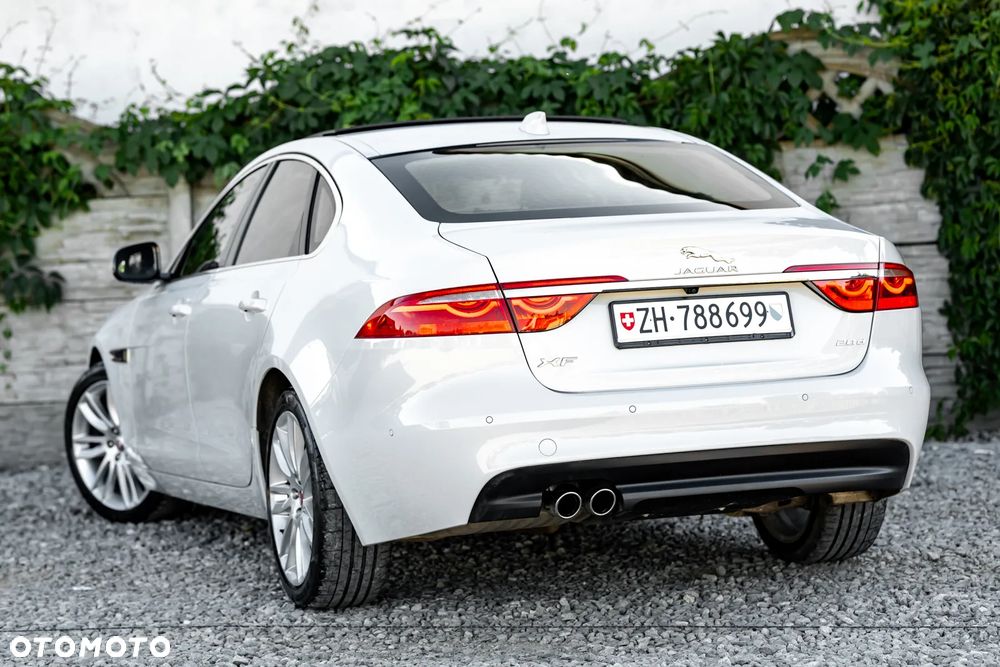 Jaguar XF 20d Prestige - 13
