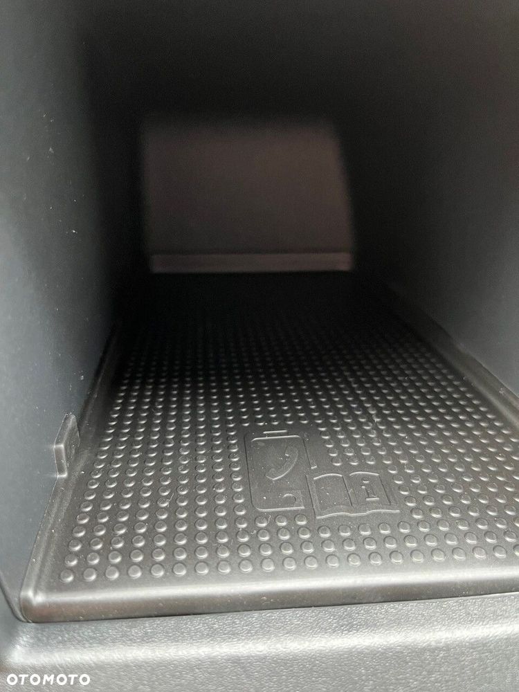 Volkswagen Crafter 35 Skrzyniowy z podwójną kabiną silnik: 2,0 l EU6 SCR 140 KM / skrzynia biegów: Przedni napęd manualna 6-biegowa rozstaw osi: 4490 mm - 13