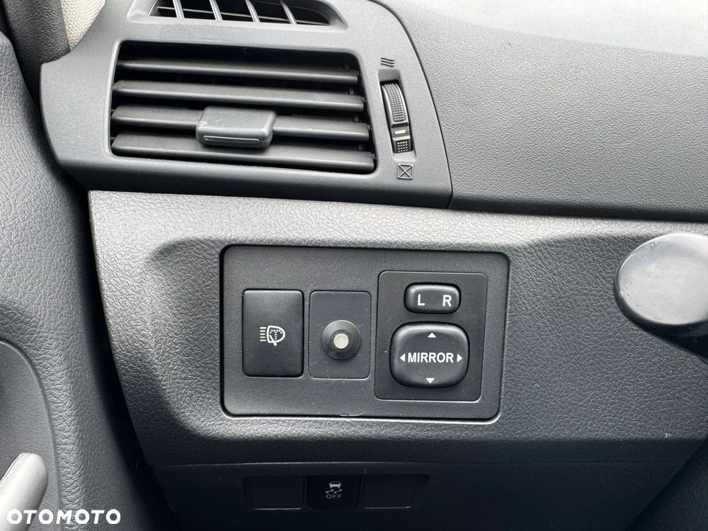 Toyota Verso 2.2 D-CAT Prestige 7os - 14
