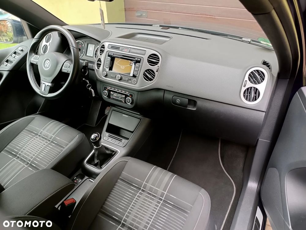 Volkswagen Tiguan 2.0 TDI DPF BlueMotion Technology Lounge Sport & Style - 15