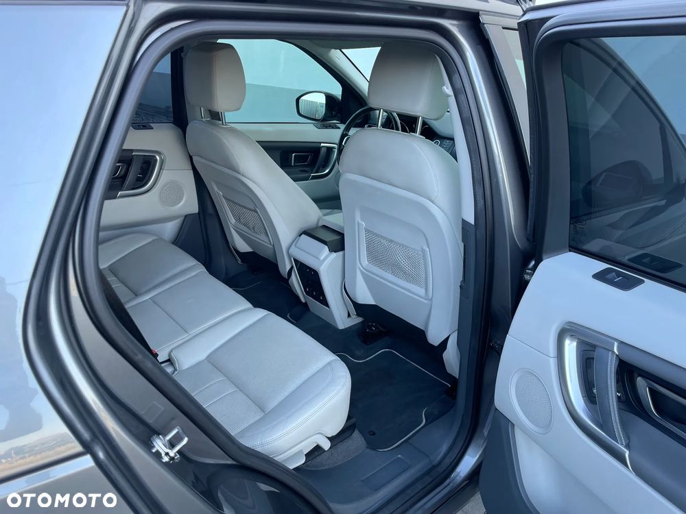 Land Rover Discovery Sport TD4 HSE Luxury - 24