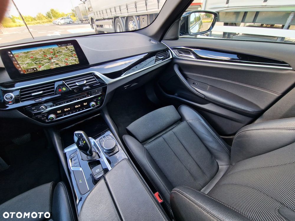 BMW Seria 5 525d Sport Line - 21