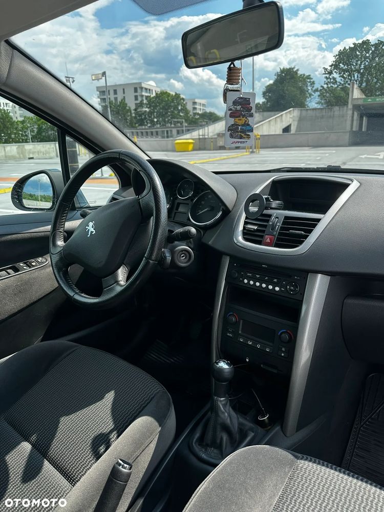 Peugeot 207 1.4 16V Trendy - 12