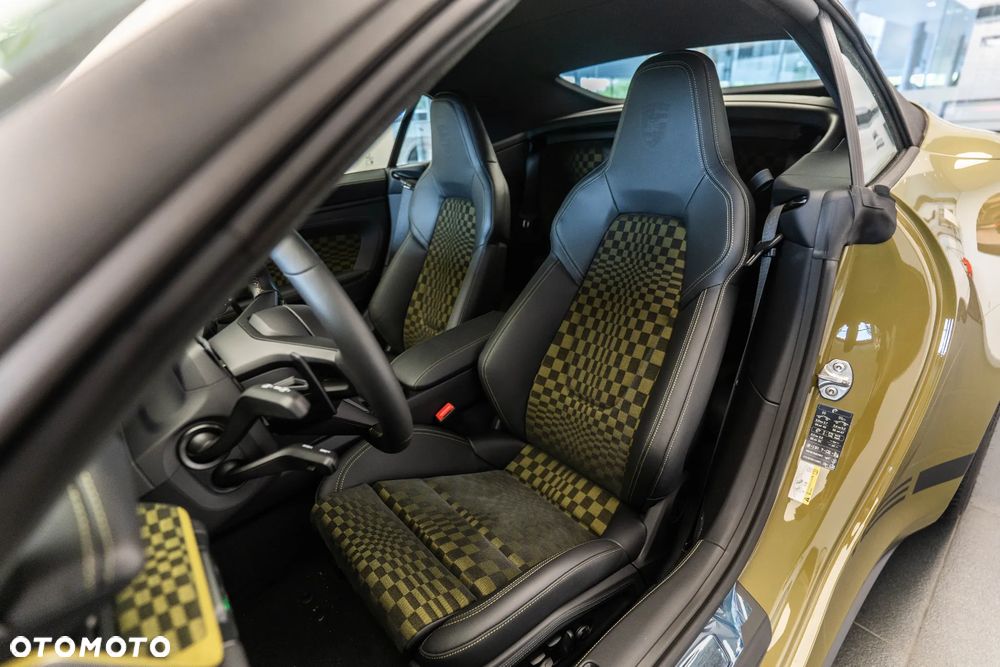 Porsche 911 Carrera T-Hybrid Spirit 70 - 18