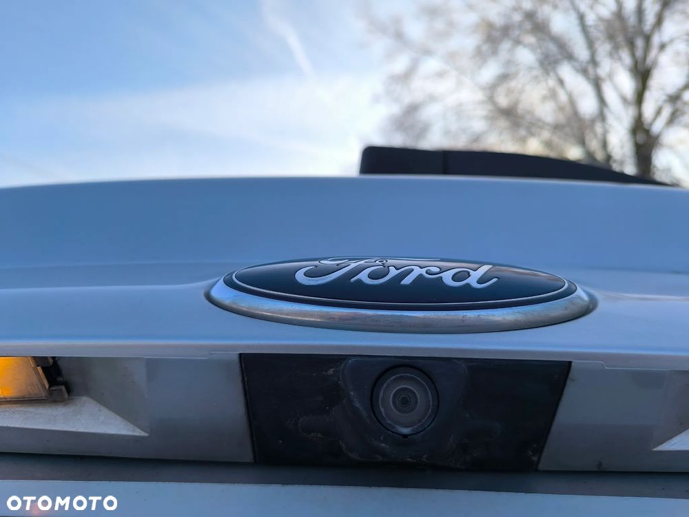 Ford Kuga 2.0 TDCi 2x4 Titanium - 11