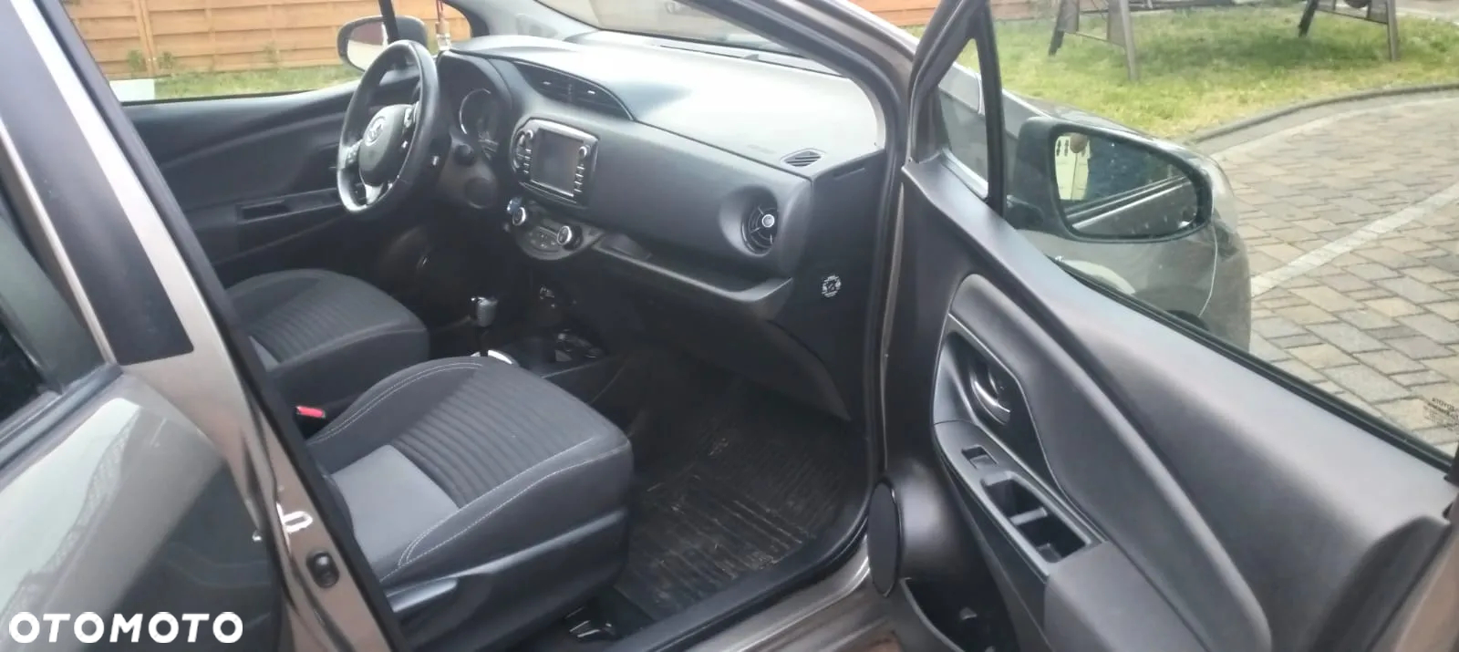 Toyota Yaris Hybrid 100 Premium - 6