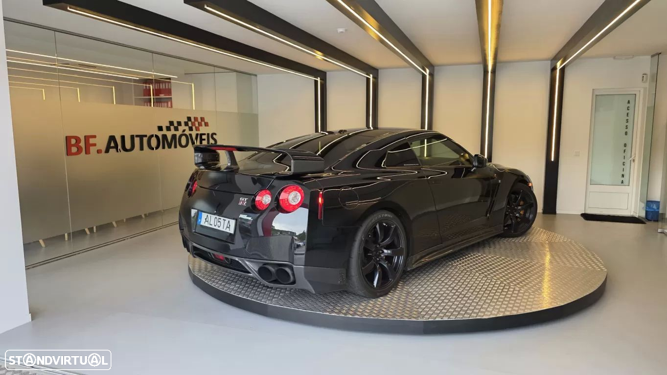 Nissan GT-R - 4