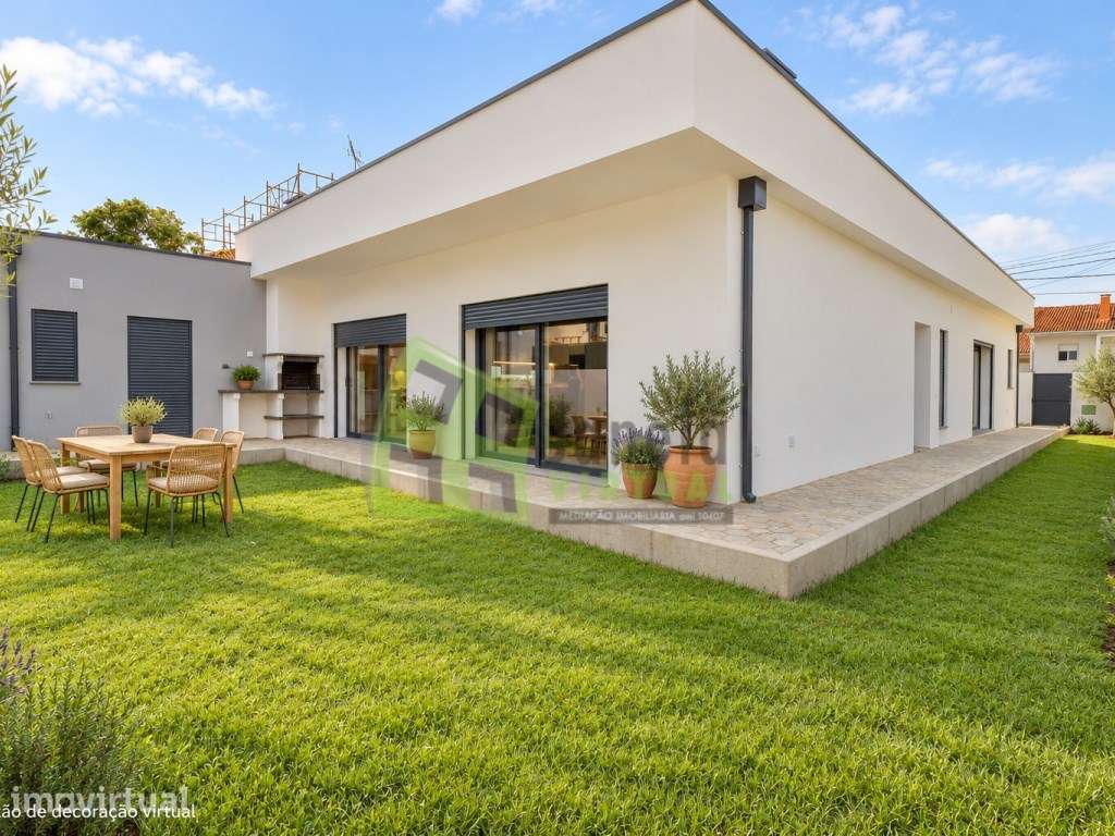 Moradia T3+1 Nova com Suite e Closet | Fernão Ferro