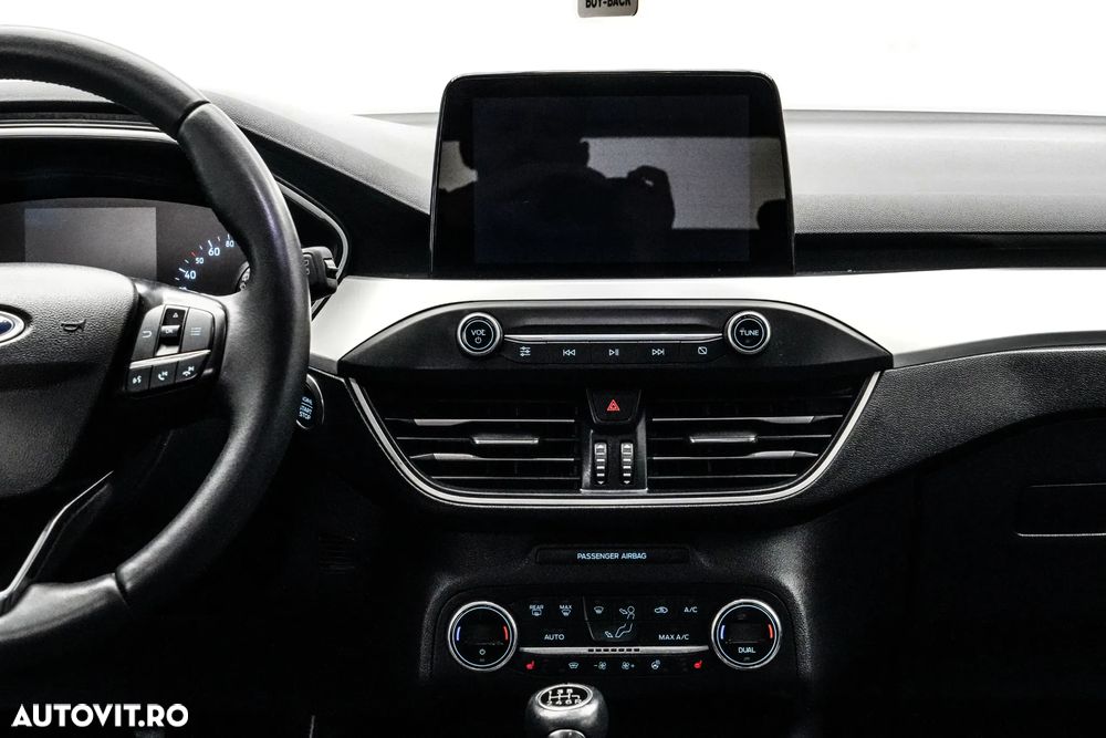 Ford Focus 1.0 EcoBoost Titanium Business - 18