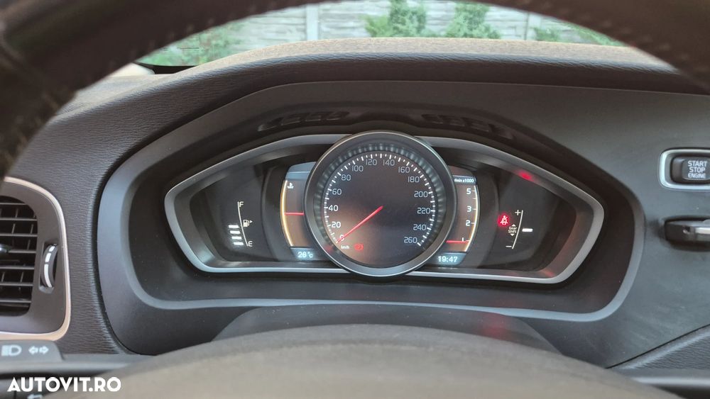 Volvo V40 D2 R Design - 22