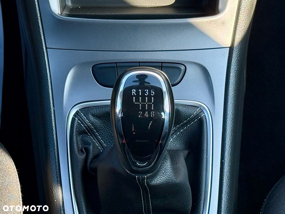 Opel Astra 1.4 Turbo 120 Jahre - 37