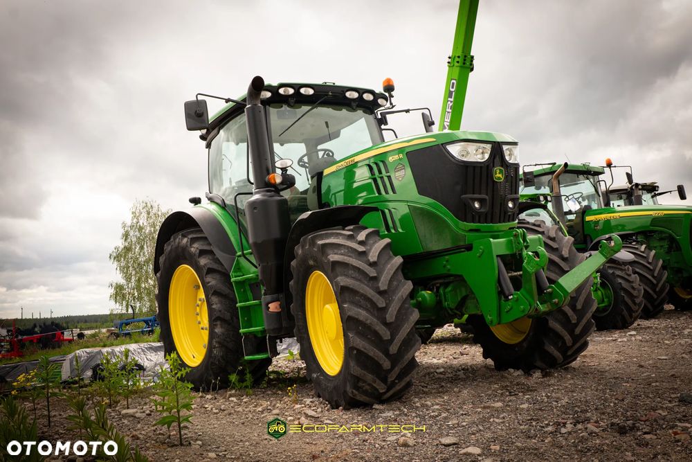 John Deere 6215R - 1