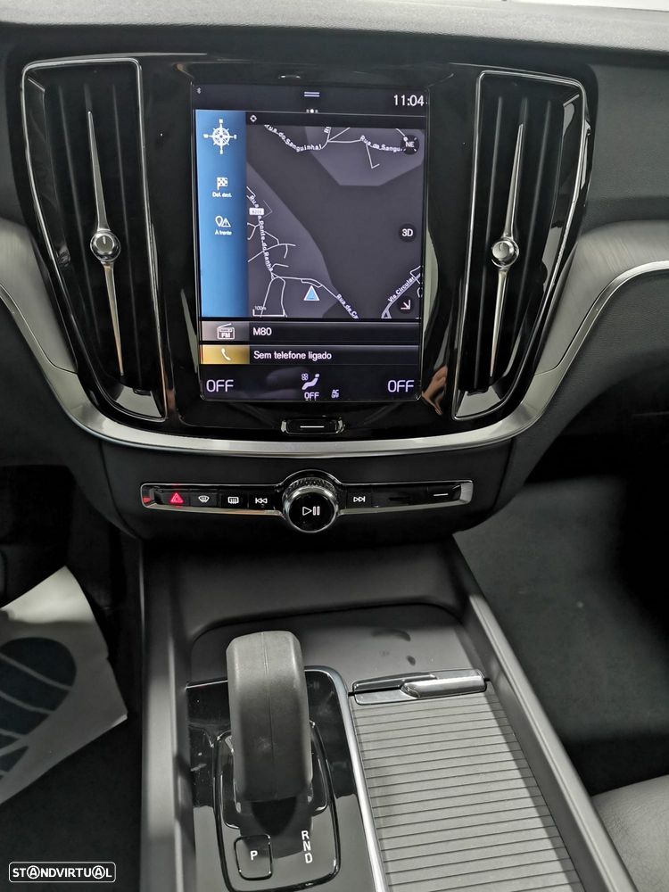 Volvo V60 2.0 B4 Plus Dark Auto - 23