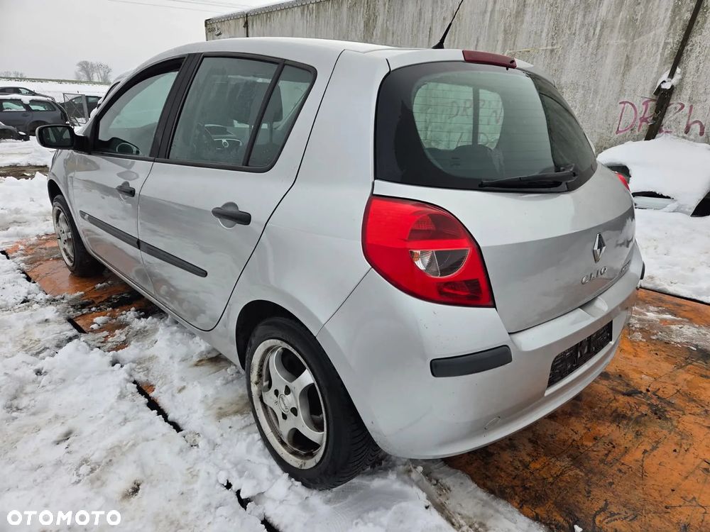Renault CLIO III 2005 Silnik 1.6 16V (K4M800) 112KM  (82kW) TED69 na części drzwi klapa lampa - 1