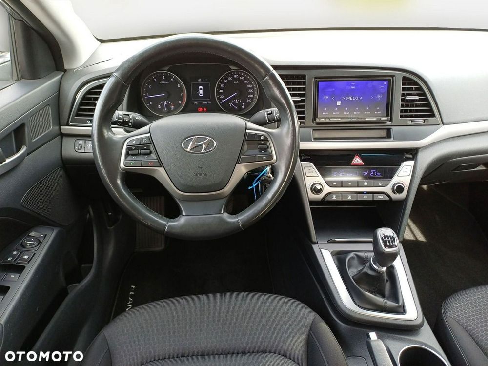 Hyundai Elantra - 18