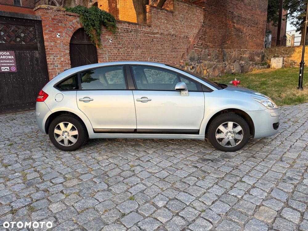 Citroën C4 1.6 16V Confort - 19