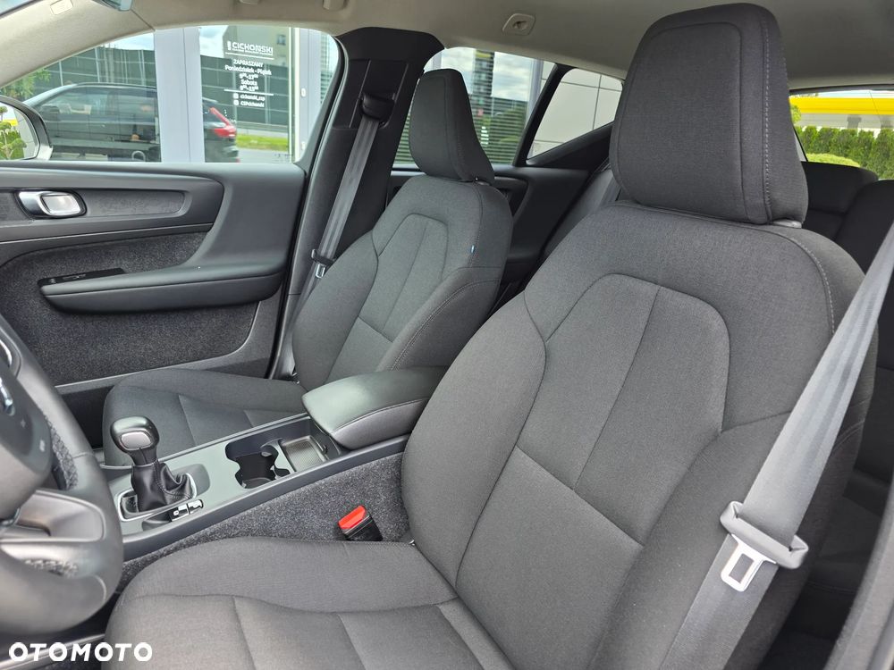 Volvo XC 40 T3 Momentum Pro - 24