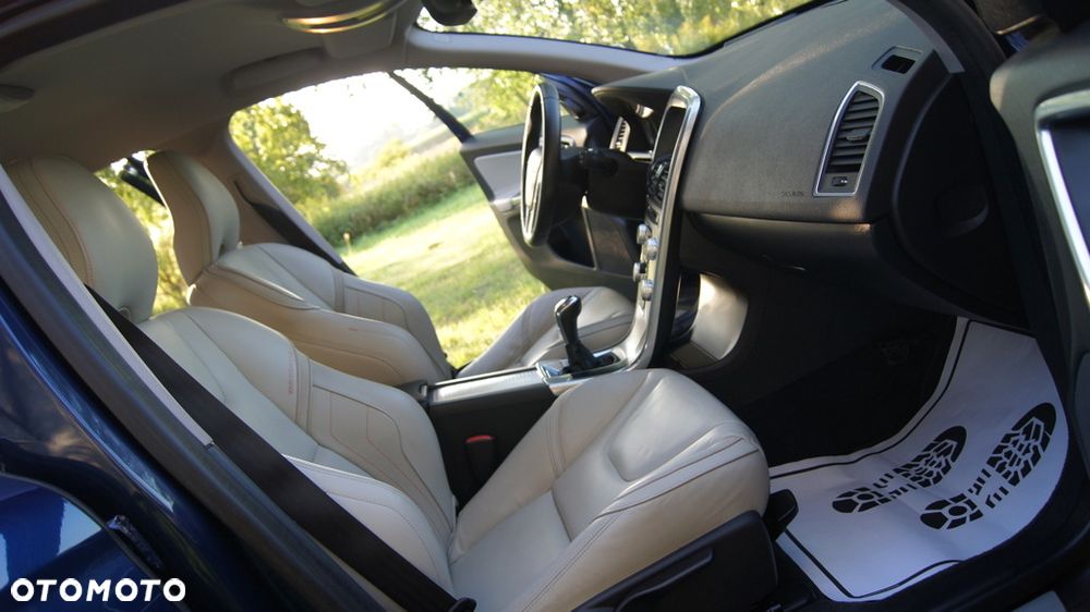 Volvo XC 60 D4 Drive-E Ocean Race - 32