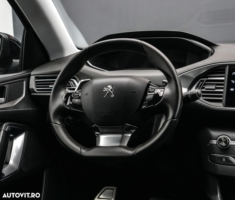 Peugeot 308 BlueHDi 130 EAT8 Black Edition - 17