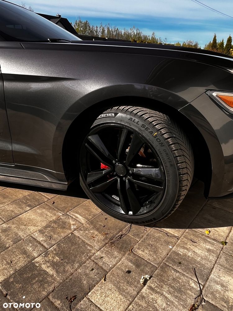 Ford Mustang - 25