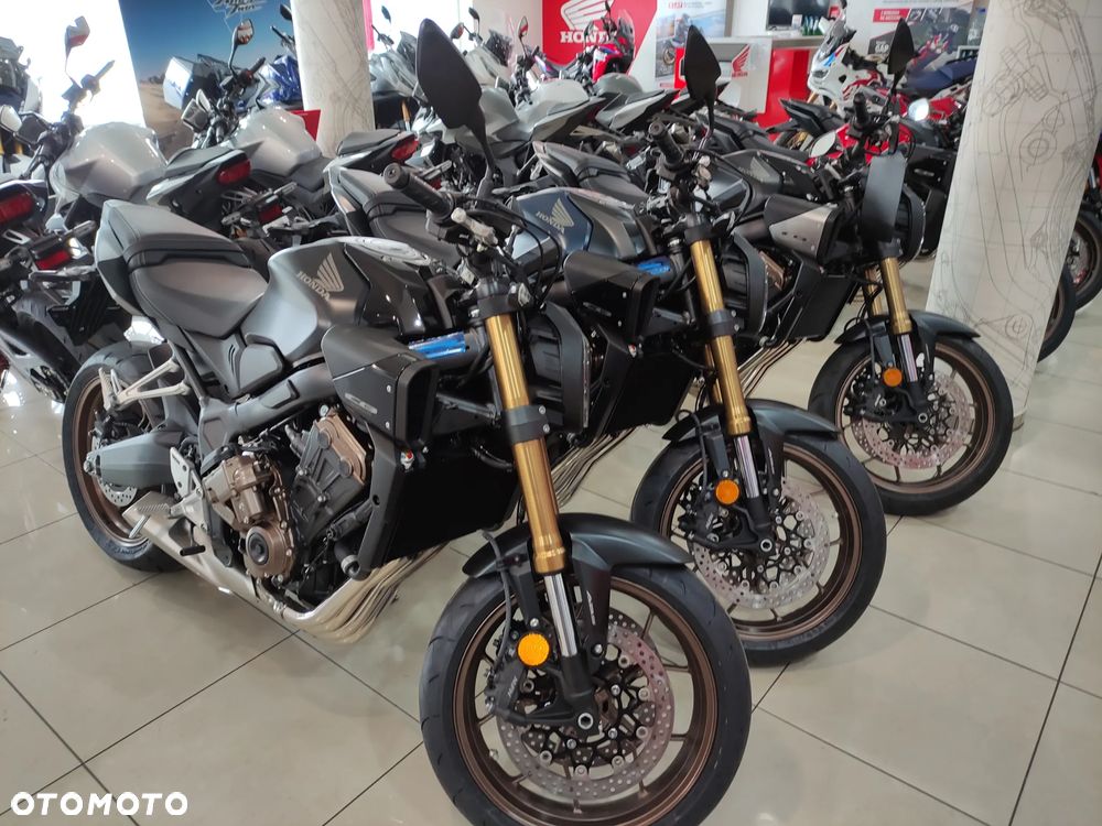 Honda CB - 1