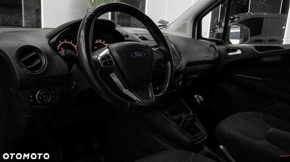 Ford Transit Courier - 16