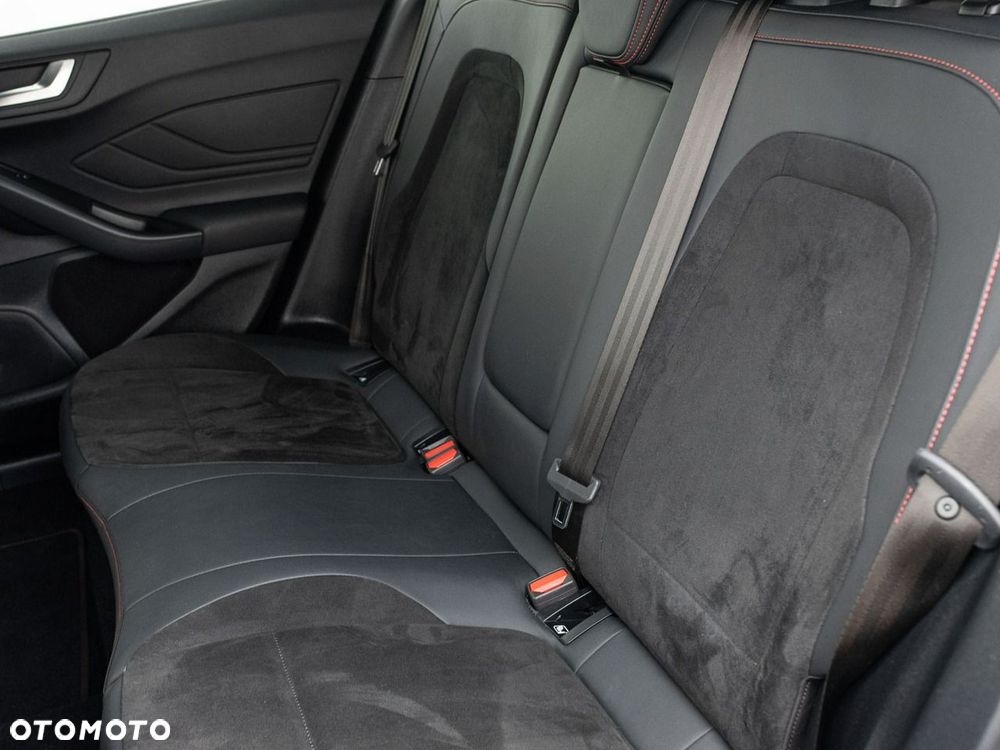 Ford Focus 2.3 EcoBoost ST X - 26